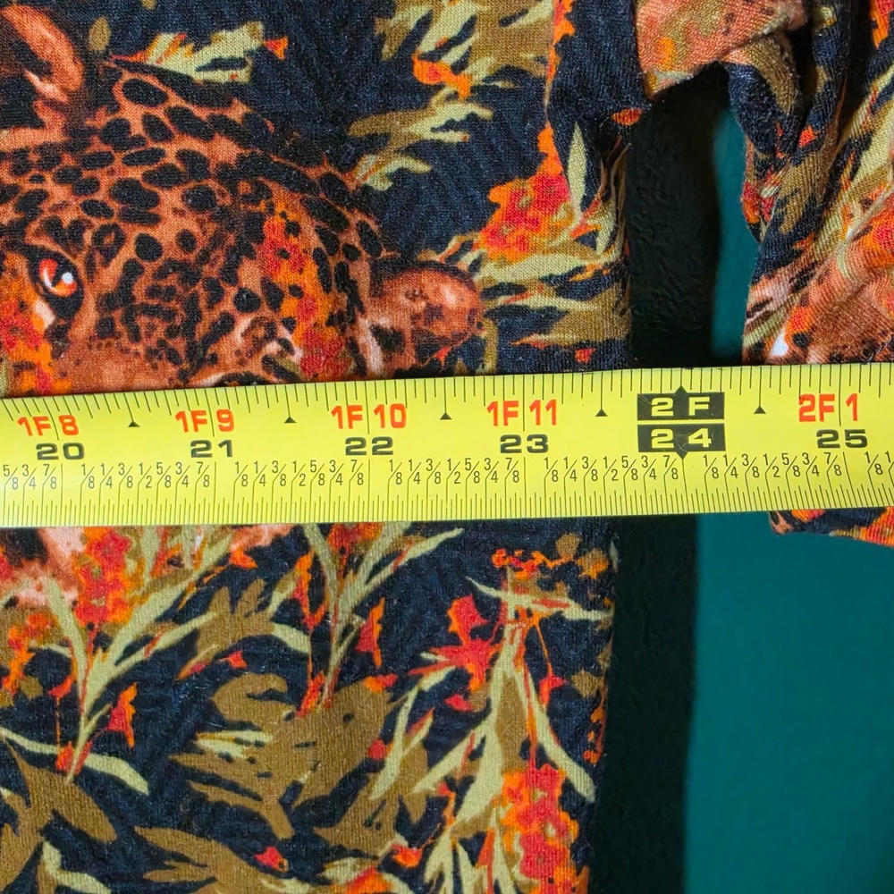 LuLaRoe Irma Tunic Top Women Medium Leopard Tropical Print High Low Short Sleeve - Picture 2 of 5
